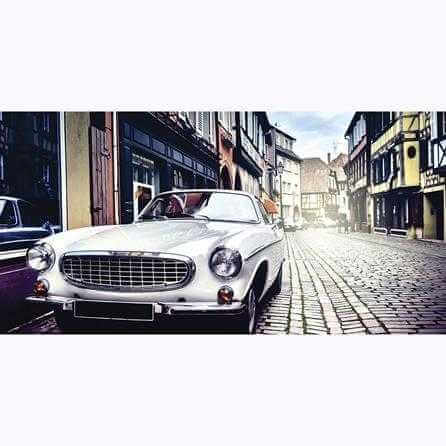 Painel Fotográfico Carro Retrô em Antiga Cidade Europeia - Papel na Parede