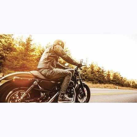 Painel Fotográfico Motociclista de Moto Custom na Estrada - Papel na Parede