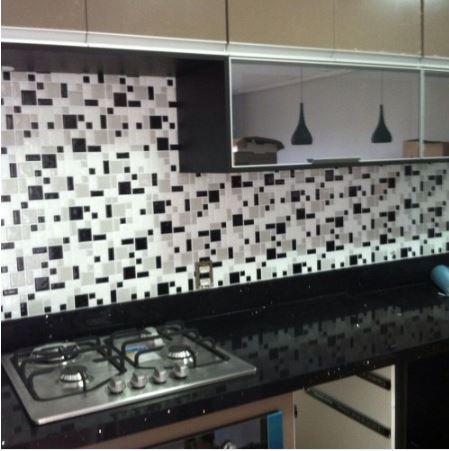 Placa de Pastilha Adesiva Resinada Mosaico Cinza, Preto e Branco - 28,5cm x 31cm - Papel na Parede