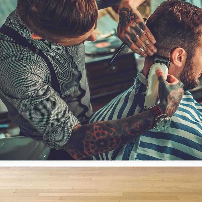 Painel Fotográfico Homem na Barbearia Hairstylist - Papel na Parede